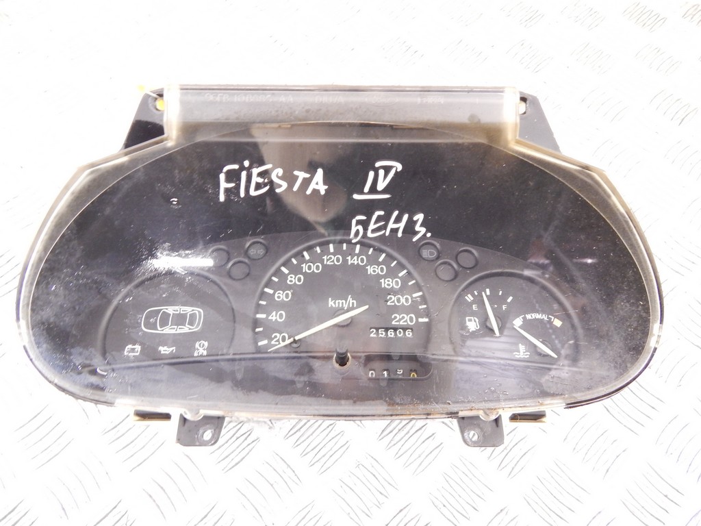 Панель приборная (щиток приборов) Ford Fiesta 4 купить в России