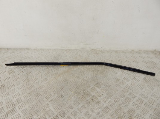 Молдинг стекла двери задней правой наружный BMW 5-series (F10/11) Молдинг стекла двери задней правой наружный BMW 5-series (F10/11)