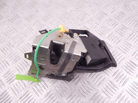 Замок двери передней правой BMW 5-series (E39) 51 21 8 235 104