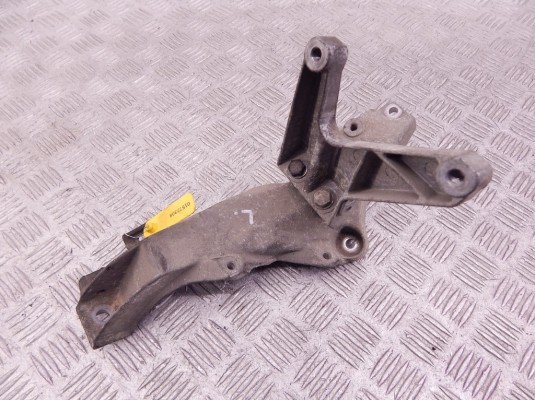 Кронштейн двигателя BMW 3-series (E36) 11 81 1 137 015