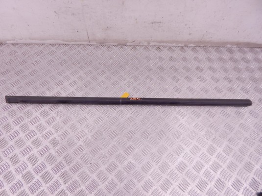 Молдинг двери передней левой BMW 3-series (E36) 51 13 1 960 731 Молдинг двери передней левой BMW 3-series (E36) 51 13 1 960 731