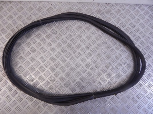 Уплотнитель багажника BMW X5-series (E53) 8403231