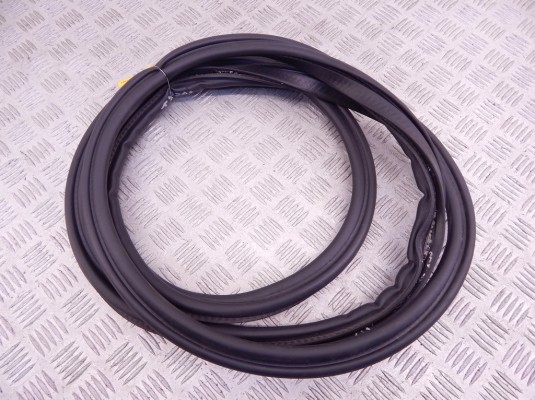 Уплотнитель багажника BMW i3-series (I01) 7296906