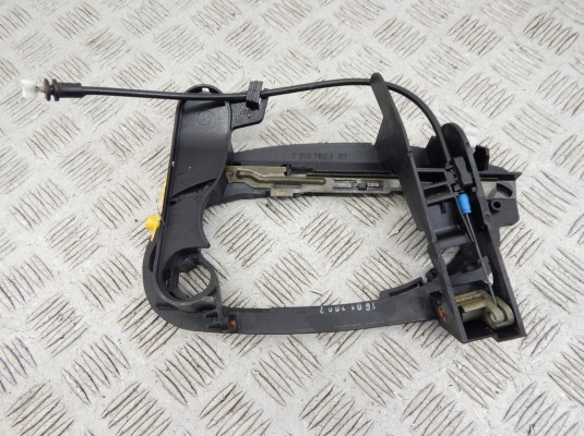 Скелет ручки наружной передней правой BMW 7-series (E65/66) 7013702