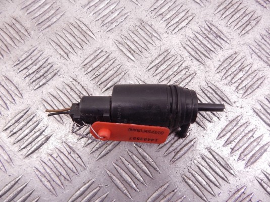 Насос (моторчик) омывателя стекла BMW 5-series (E39) 67 12 8 377 612 Насос (моторчик) омывателя стекла BMW 5-series (E39) 67 12 8 377 612