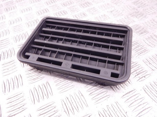 Решетка вентиляции кузова BMW 3-series (E90/91/92) 64 22 8 377 280