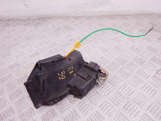 Замок двери передней правой BMW 5-series (E39) 51 21 8 235 104