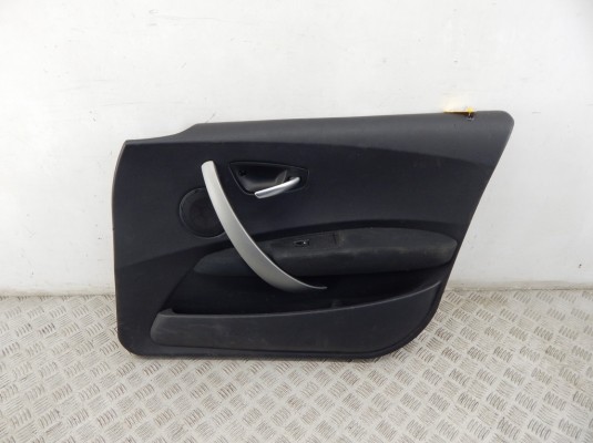 Обшивка двери передней правой (дверная карта) BMW 1-series (E87) Обшивка двери передней правой (дверная карта) BMW 1-series (E87)