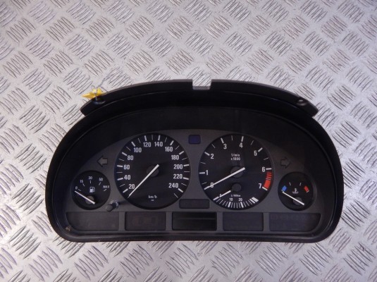 Щиток приборов (приборная панель) BMW 5-series (E39) 62 11 8 375 669