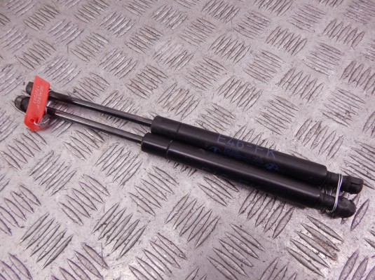 Амортизатор капота BMW 3-series (E46) 51 23 8 202 688 Амортизатор капота BMW 3-series (E46) 51 23 8 202 688
