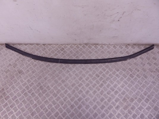 Уплотнитель капота BMW 3-series (F30/31) 51 76 7 255 802