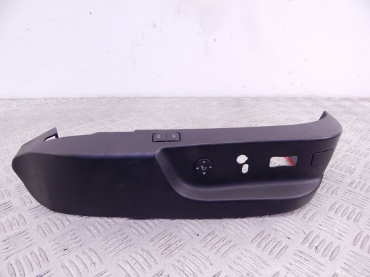Накладка боковая на сиденье BMW 5-series (E39) 8207246