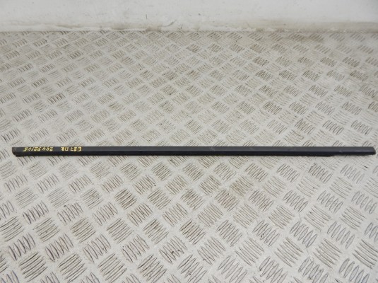 Молдинг стекла двери передней правой наружный BMW 1-series (E87) Молдинг стекла двери передней правой наружный BMW 1-series (E87)