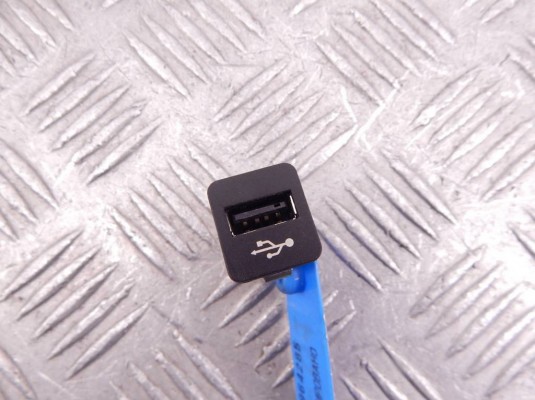 Разъем AUX / USB BMW 7-series (F01/02) 61 31 9 167 196