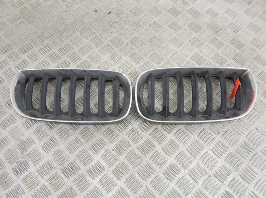 Решетка радиатора BMW X3-series (E83) 51 13 3 402 909