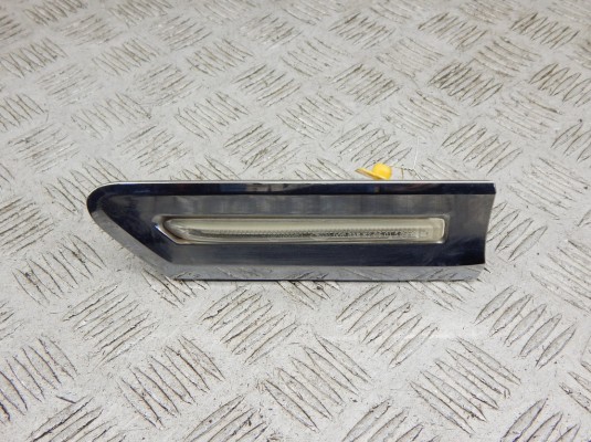 Повторитель передний левый BMW 7-series (F01/02) 63 13 7 203 371