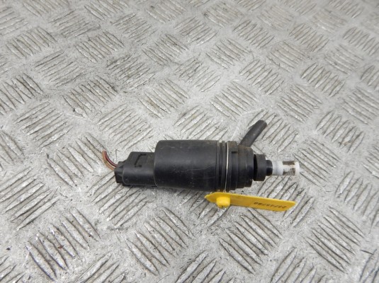 Насос (моторчик) омывателя стекла BMW 1-series (E87) 67 12 8 377 612