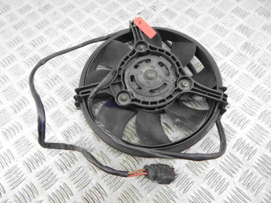 Вентилятор радиатора VOLKSWAGEN PASSAT 5+ (2000-2005) 8d0959455r Вентилятор радиатора VOLKSWAGEN PASSAT 5+ (2000-2005) 8d0959455r