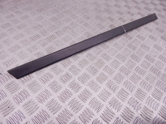 Молдинг двери задней правой BMW 5-series (E39) 51 13 8 159 298 Молдинг двери задней правой BMW 5-series (E39) 51 13 8 159 298