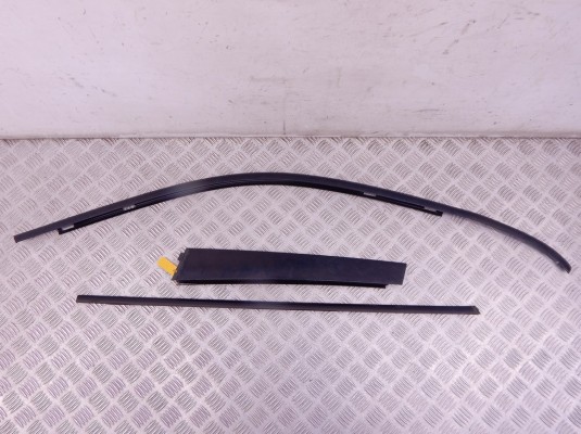 Молдинг двери передней правой BMW X5-series (E53) 51 32 8 257 702
