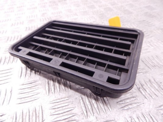 Решетка вентиляции кузова BMW 5-series (E39) 64 22 8 377 280 Решетка вентиляции кузова BMW 5-series (E39) 64 22 8 377 280