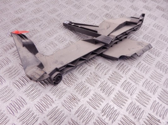 Крепление фары правой BMW X3-series (E83) 63 12 6 939 200 Крепление фары правой BMW X3-series (E83) 63 12 6 939 200