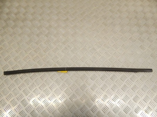 Молдинг стекла двери передней правой наружный BMW X5-series (E53) 51 32 8 251 592