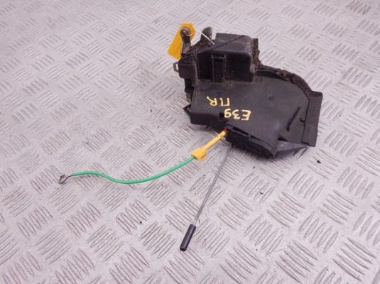 Замок двери передней правой BMW 5-series (E39) 51 21 8 235 104