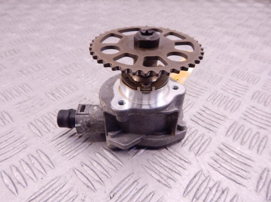 Насос вакуумный BMW 3-series (E90/91/92) 11 66 7 558 344 Насос вакуумный BMW 3-series (E90/91/92) 11 66 7 558 344