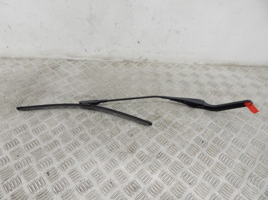 Щеткодержатель (поводок стеклоочистителя, дворник) BMW 1-series (E87) 61 61 7 169 972 Щеткодержатель (поводок стеклоочистителя, дворник) BMW 1-series (E87) 61 61 7 169 972