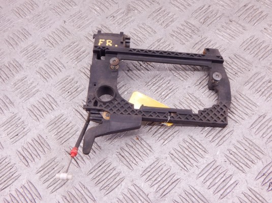 Скелет ручки наружной передней правой BMW 5-series (E39) 51 21 8 245 354 Скелет ручки наружной передней правой BMW 5-series (E39) 51 21 8 245 354