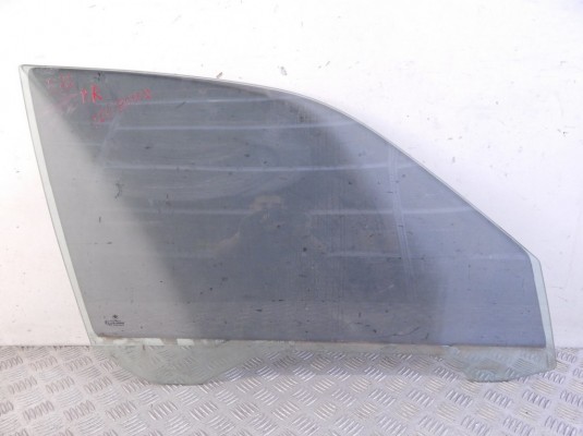 Стекло двери передней правой BMW 7-series (E38) 51 32 8 163 844