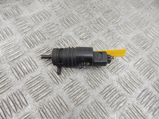 Насос (моторчик) омывателя стекла BMW 5-series (E39) 67 12 8 362 154 Насос (моторчик) омывателя стекла BMW 5-series (E39) 67 12 8 362 154