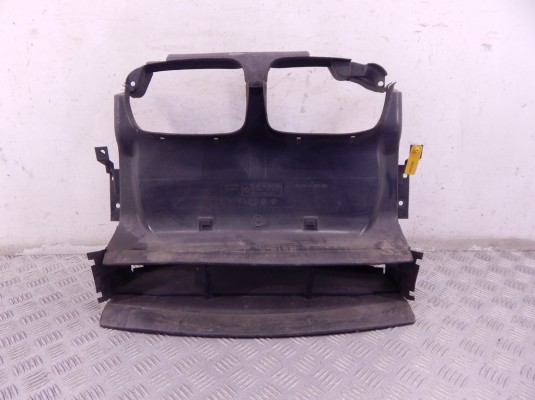 Воздухозаборник BMW 3-series (E46) 51 71 8 202 831 Воздухозаборник BMW 3-series (E46) 51 71 8 202 831