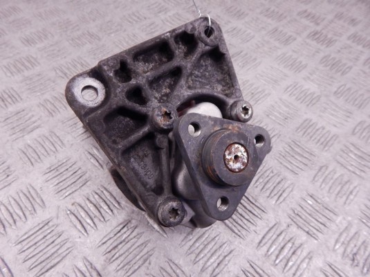 Насос гидроусилителя руля BMW 3-series (E46) Насос гидроусилителя руля BMW 3-series (E46)