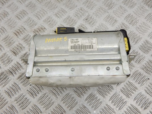 Подушка безопасности пассажира VOLKSWAGEN PASSAT 5+ (2000-2005) 3b0880204f Подушка безопасности пассажира VOLKSWAGEN PASSAT 5+ (2000-2005) 3b0880204f