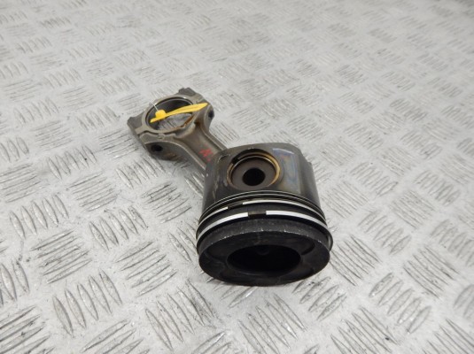 Поршень BMW 3-series (E46) Поршень BMW 3-series (E46)