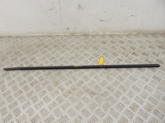 Молдинг стекла двери передней правой наружный BMW X5-series (E53) 51 32 8 251 592 Молдинг стекла двери передней правой наружный BMW X5-series (E53) 51 32 8 251 592