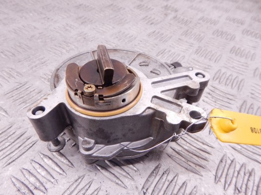 Насос вакуумный BMW 7-series (F01/02) 11 66 7 566 291 Насос вакуумный BMW 7-series (F01/02) 11 66 7 566 291