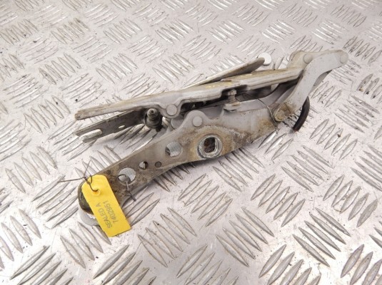Петля капота BMW 3-series (E46) 41 61 7 028 577