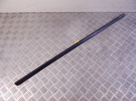 Молдинг двери передней правой BMW 3-series (E46) 51 13 8 208 450