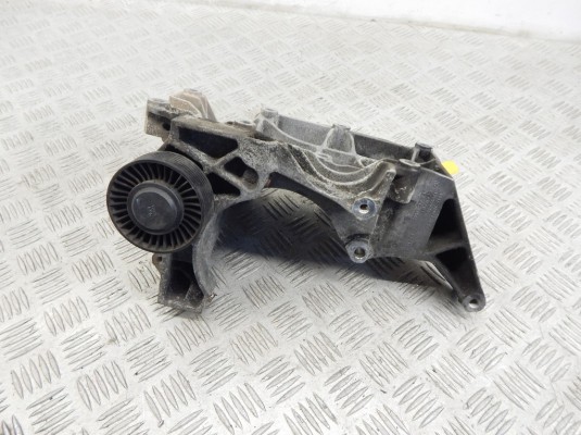 Кронштейн генератора BMW 1-series (E87) 11 16 7 802 639