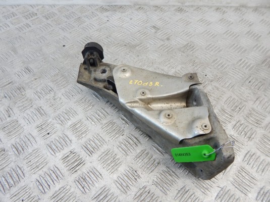 Кронштейн двигателя BMW X5-series (E70) 22 11 6 772 680