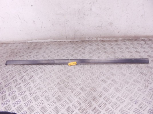 Молдинг двери передней правой BMW 5-series (E39) 51 13 8 184 478 Молдинг двери передней правой BMW 5-series (E39) 51 13 8 184 478