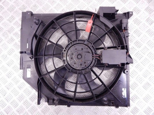 Вентилятор радиатора BMW 3-series (E46) 17 11 7 510 617 Вентилятор радиатора BMW 3-series (E46) 17 11 7 510 617