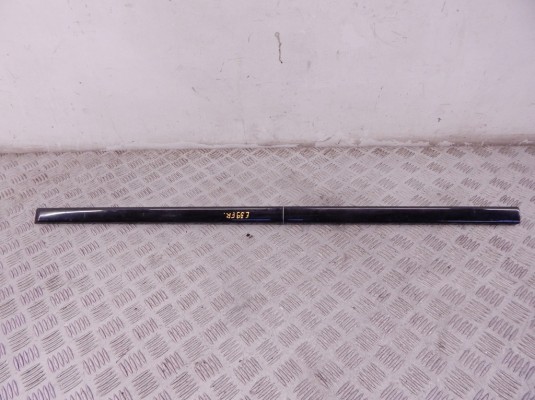 Молдинг двери передней правой BMW 5-series (E39) 51 13 7 036 700