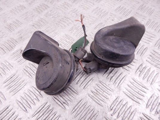 Сигнал (клаксон) BMW 5-series (E39) 61 33 8 381 271 Сигнал (клаксон) BMW 5-series (E39) 61 33 8 381 271