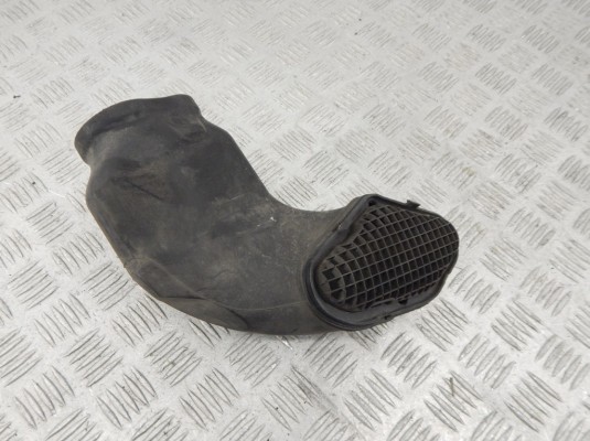 Патрубок воздушного фильтра BMW 5-series (E60/61) 13 71 7 796 692