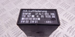 Блок управления пневмоподвеской BMW 5-series (E39) 37 14 1 092 396
