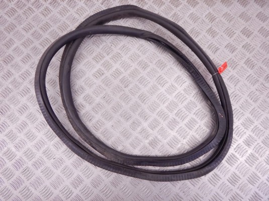 Уплотнитель двери передней правой BMW 7-series (F01/02) 51 33 7 177 998